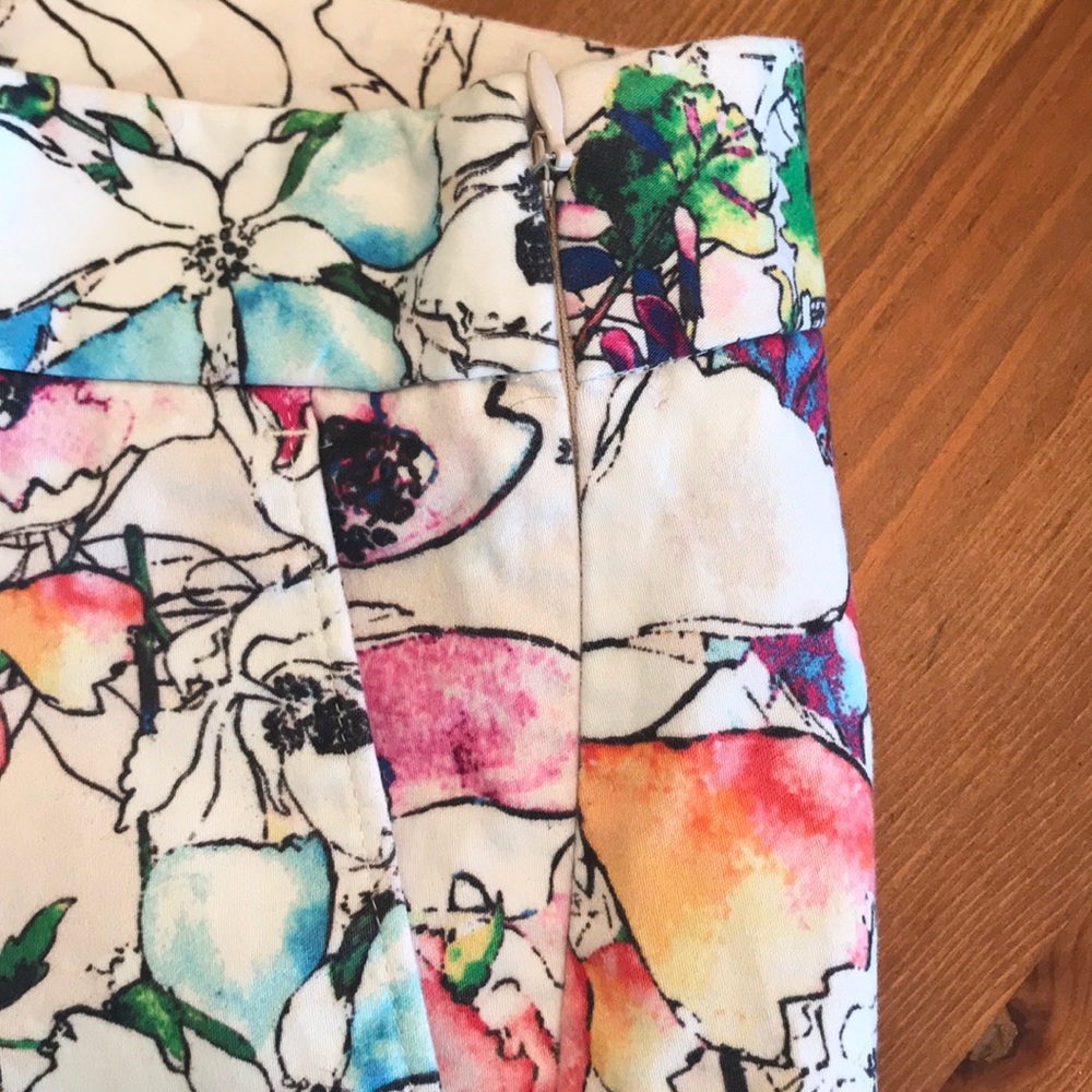 Express Floral Print Women's Shorts - Picture 5 of 5